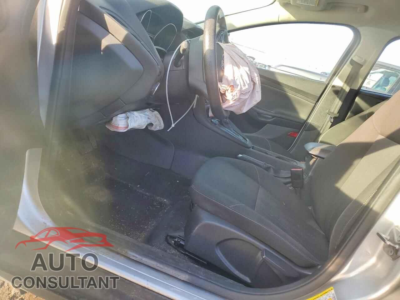 FORD FOCUS 2015 - 1FADP3K29FL282567