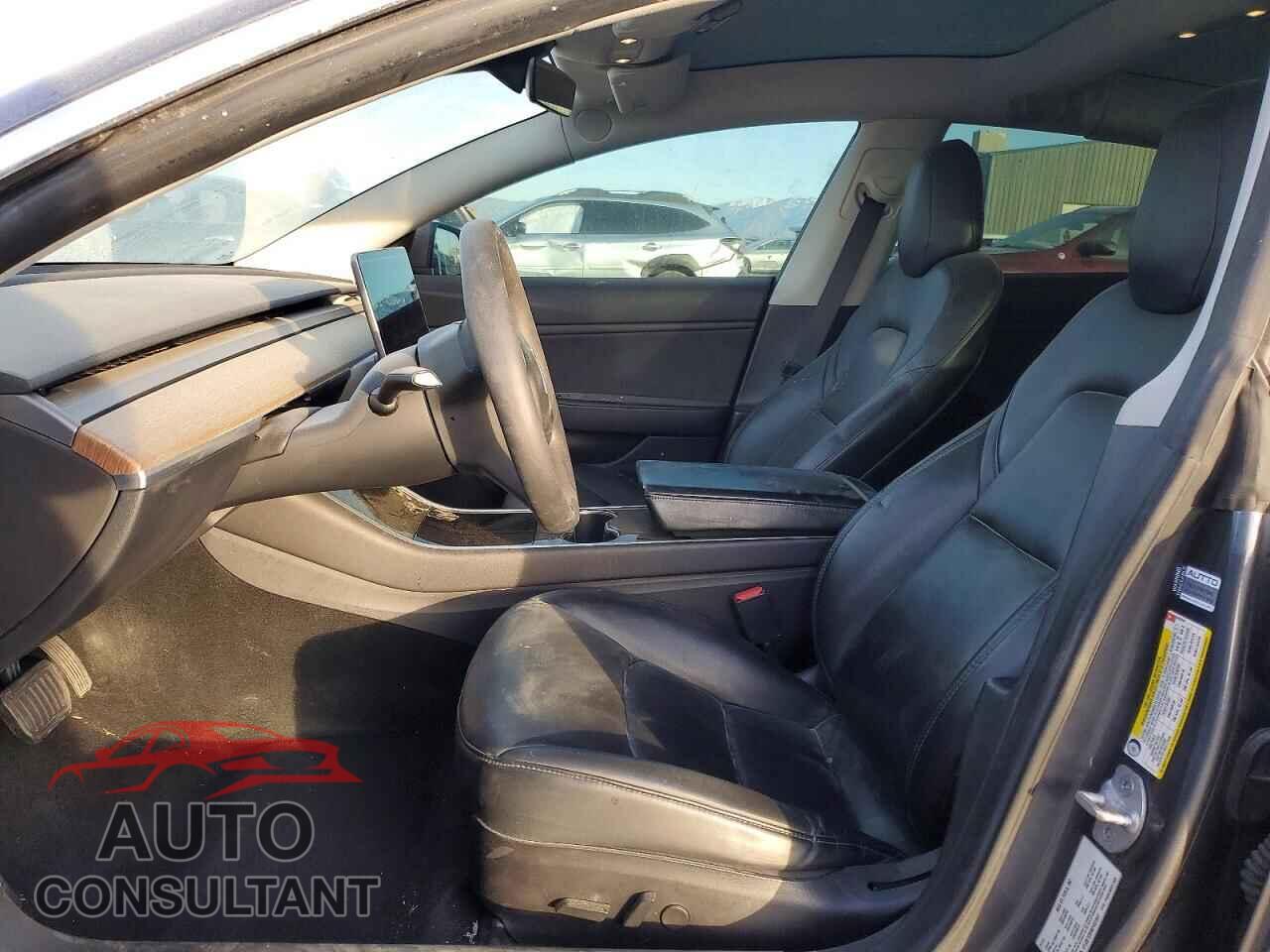 TESLA MODEL 3 2019 - 5YJ3E1EB9KF451947
