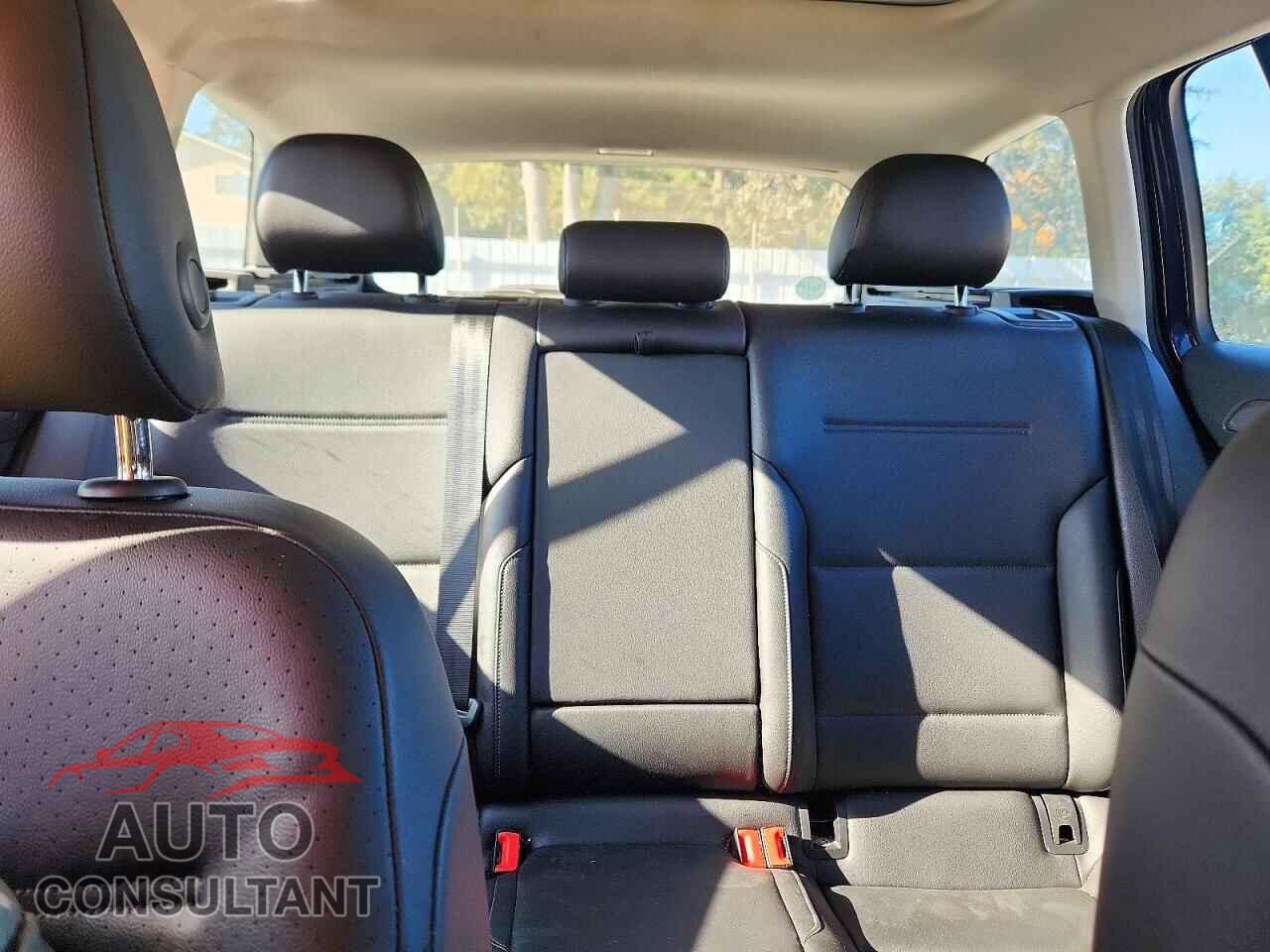 VOLKSWAGEN GOLF 2018 - 3VWM17AU1JM766436