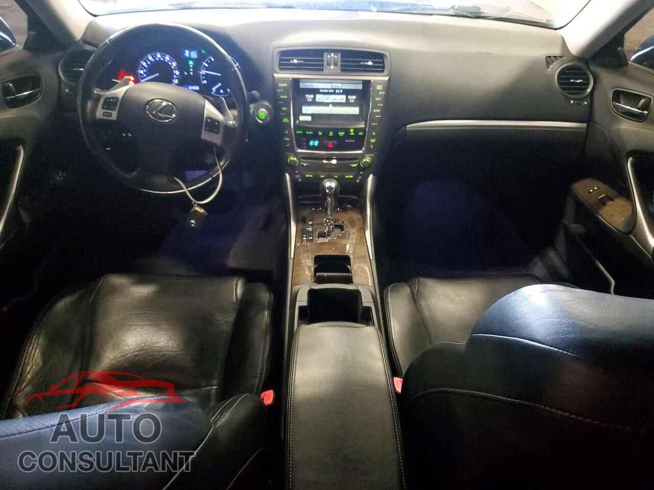 LEXUS IS 2011 - JTHCF5C25B5047843