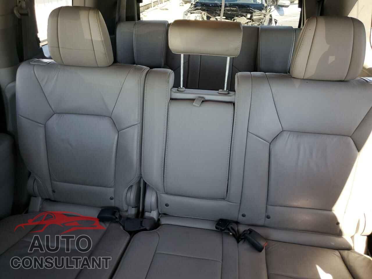 HONDA PILOT 2015 - 5FNYF4H93FB044774