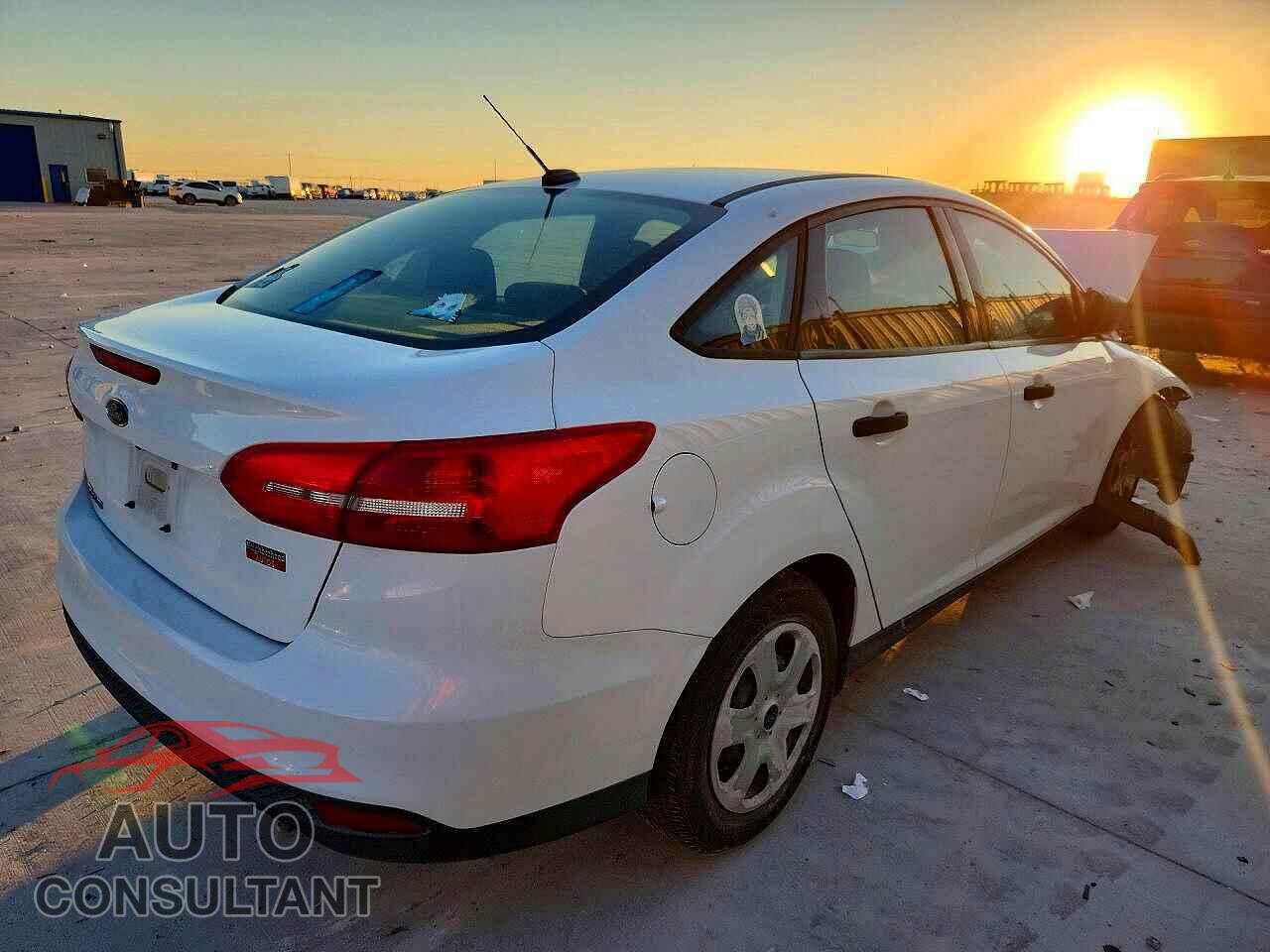 FORD FOCUS 2018 - 1FADP3E20JL216526