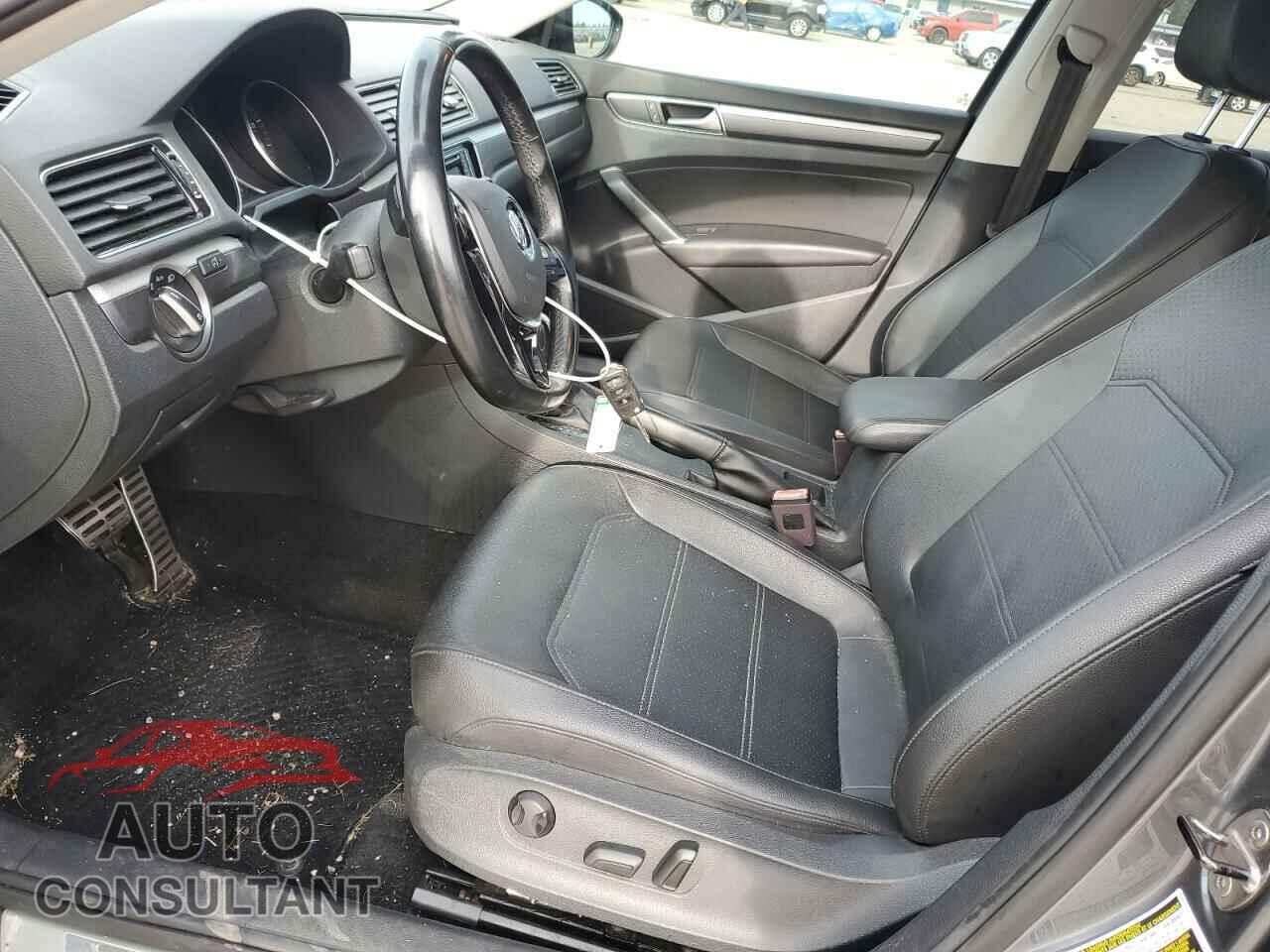 VOLKSWAGEN PASSAT 2017 - 1VWDT7A37HC045504