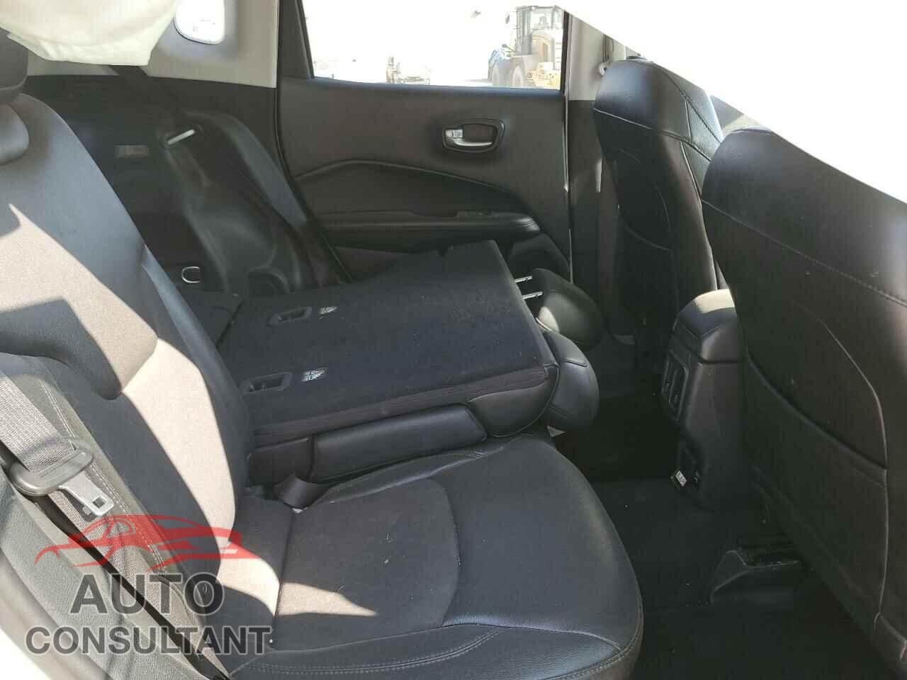 JEEP COMPASS 2018 - 3C4NJCBB2JT499830