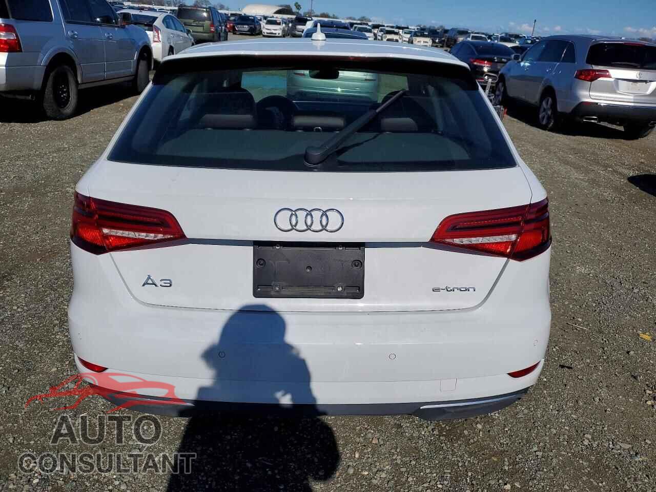 AUDI A3 2018 - WAUTPBFF2JA093239
