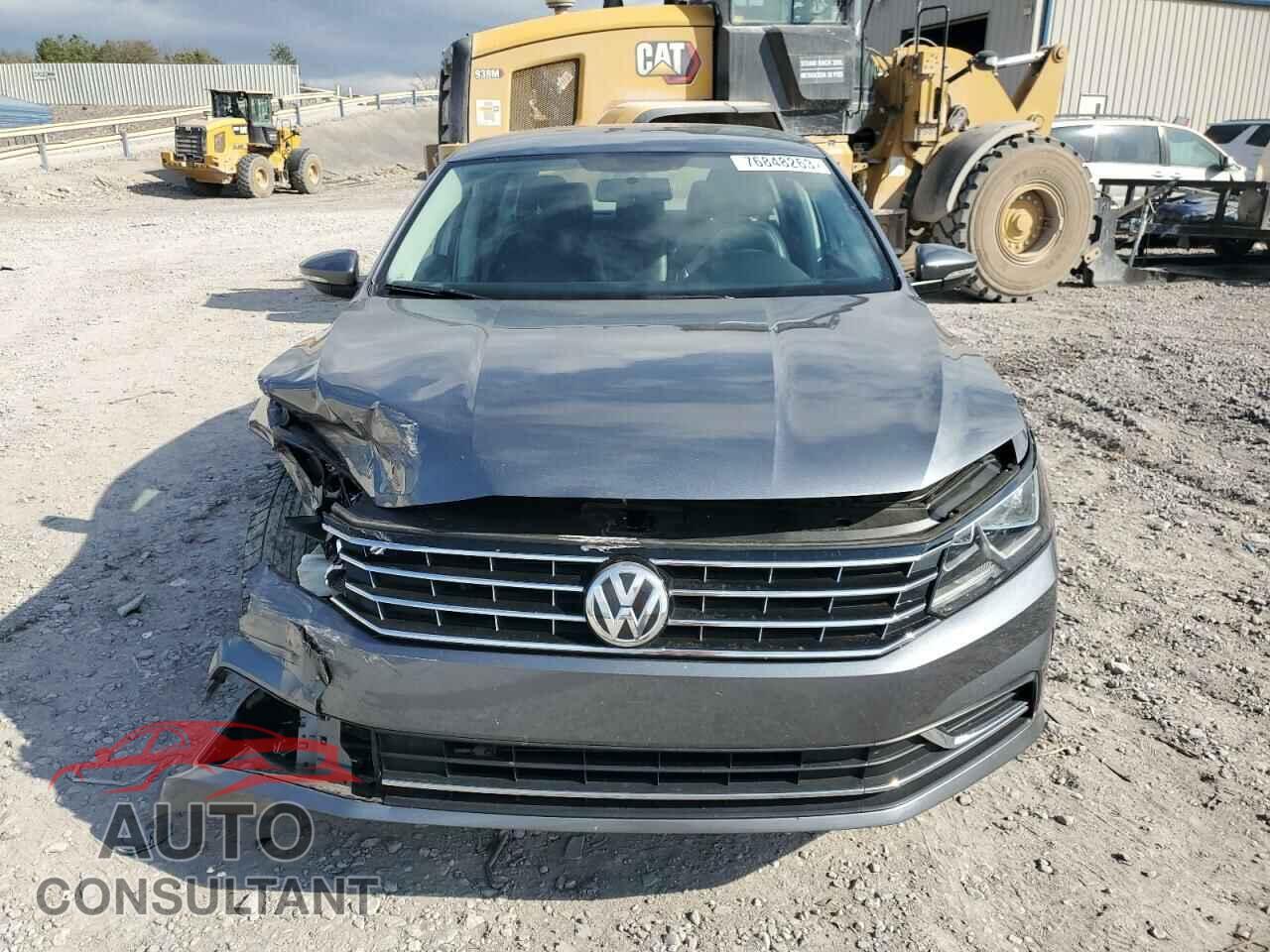 VOLKSWAGEN PASSAT 2017 - 1VWAT7A32HC011649