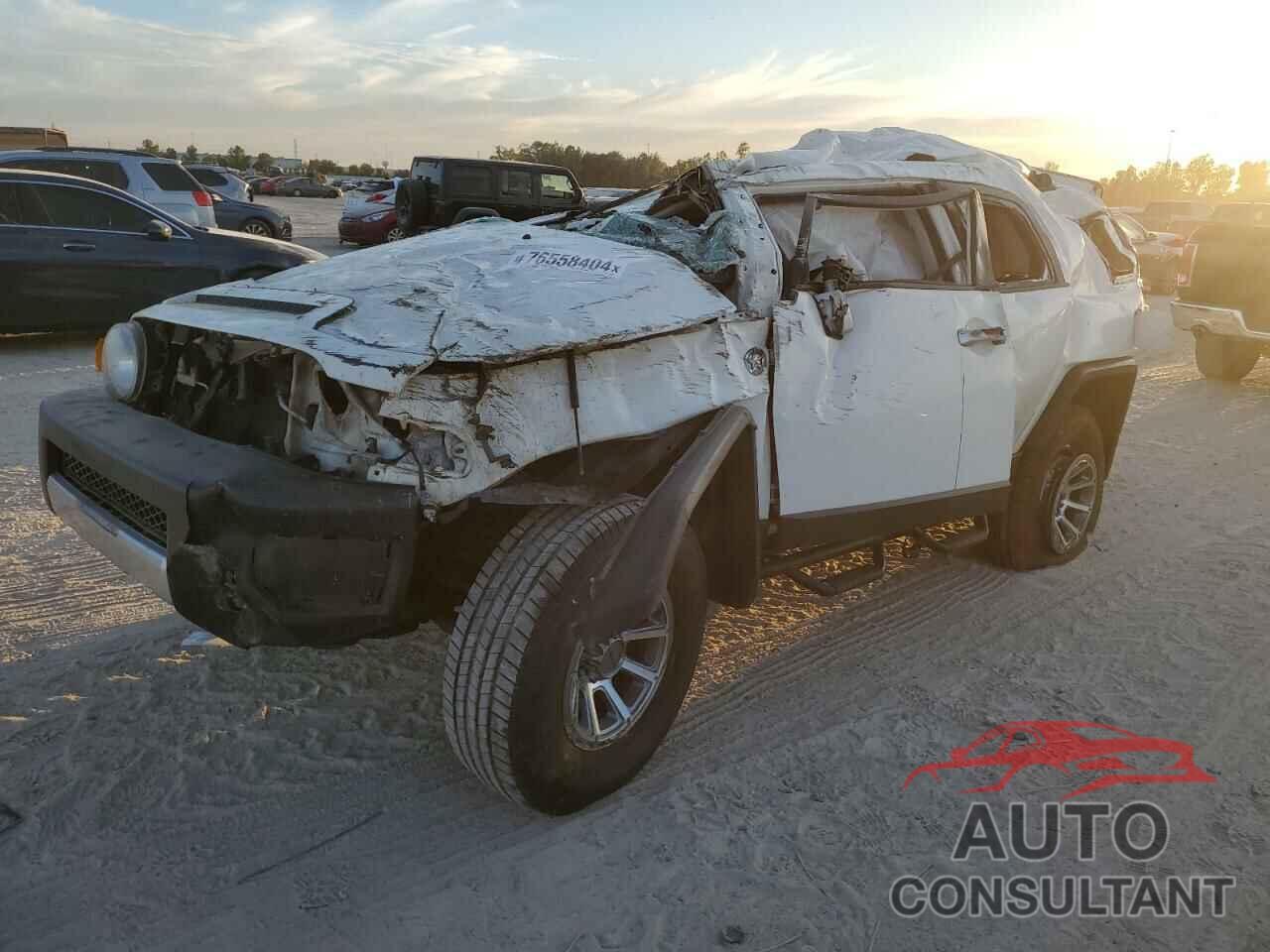 TOYOTA FJ CRUISER 2013 - JTEBU4BF4DK158210