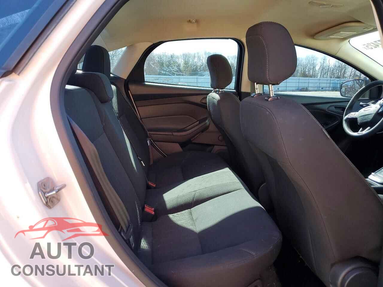 FORD FOCUS 2016 - 1FADP3E22GL339379