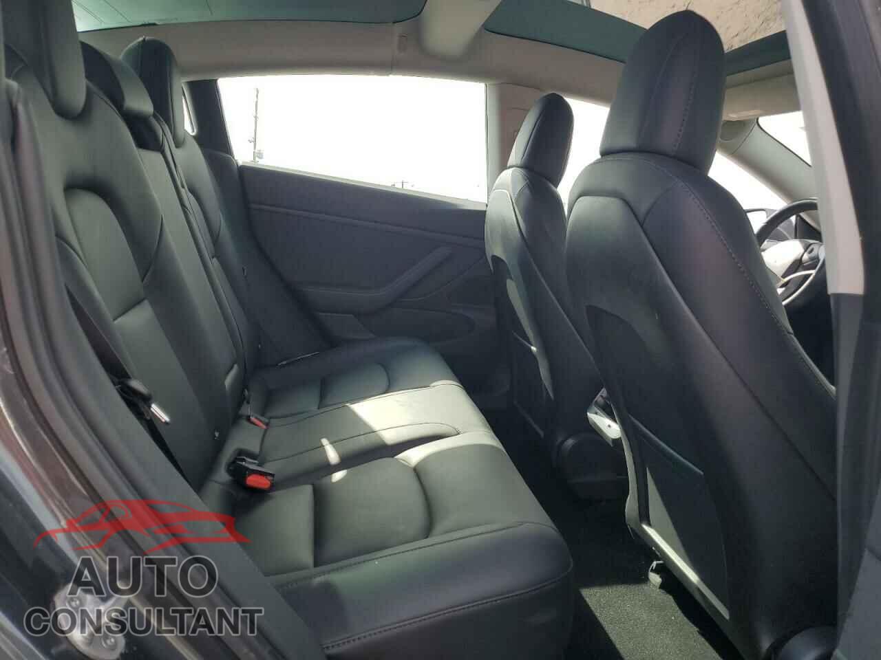 TESLA MODEL 3 2018 - 5YJ3E1EB8JF185190