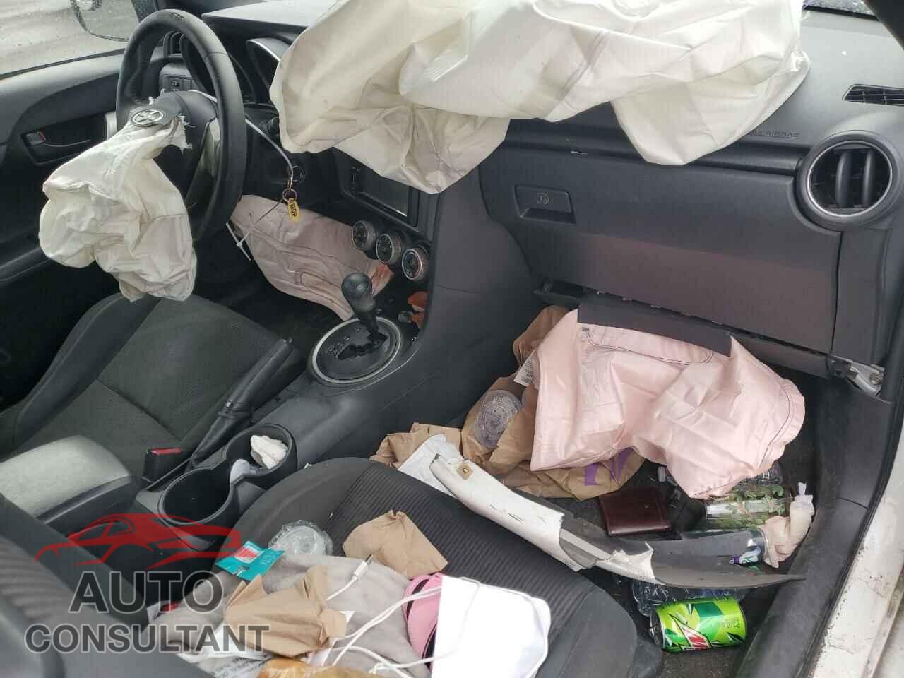 TOYOTA SCION 2011 - JTKJF5C75B3019923