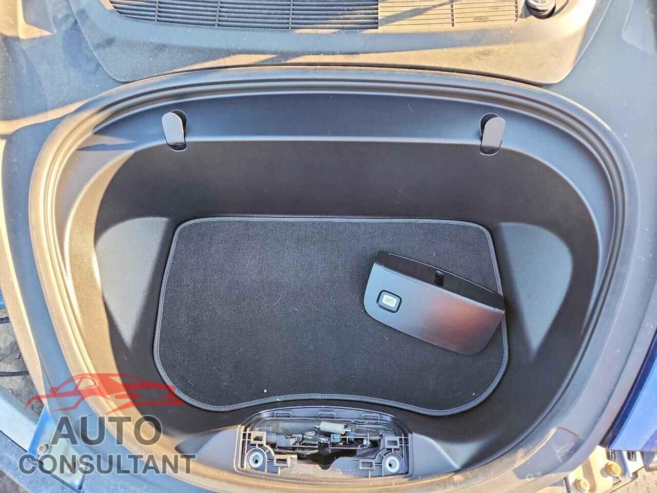 TESLA MODEL 3 2018 - 5YJ3E1EB9JF120137