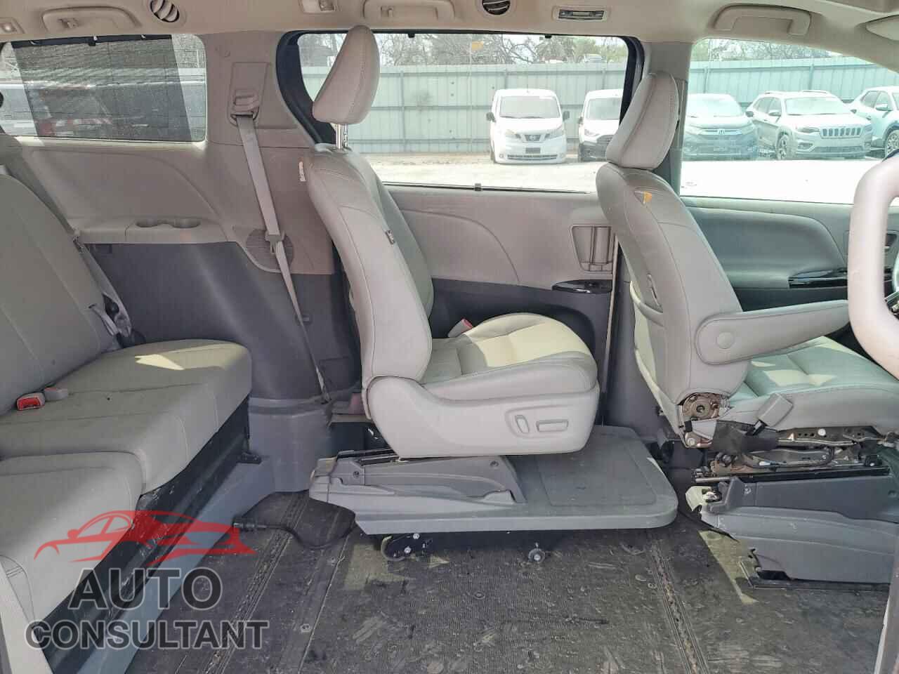 TOYOTA SIENNA 2018 - 5TDYZ3DC5JS914922