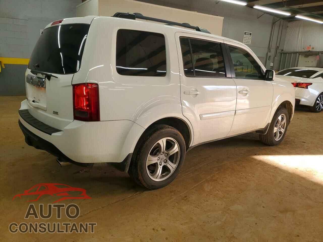 HONDA PILOT 2015 - 5FNYF3H52FB007609