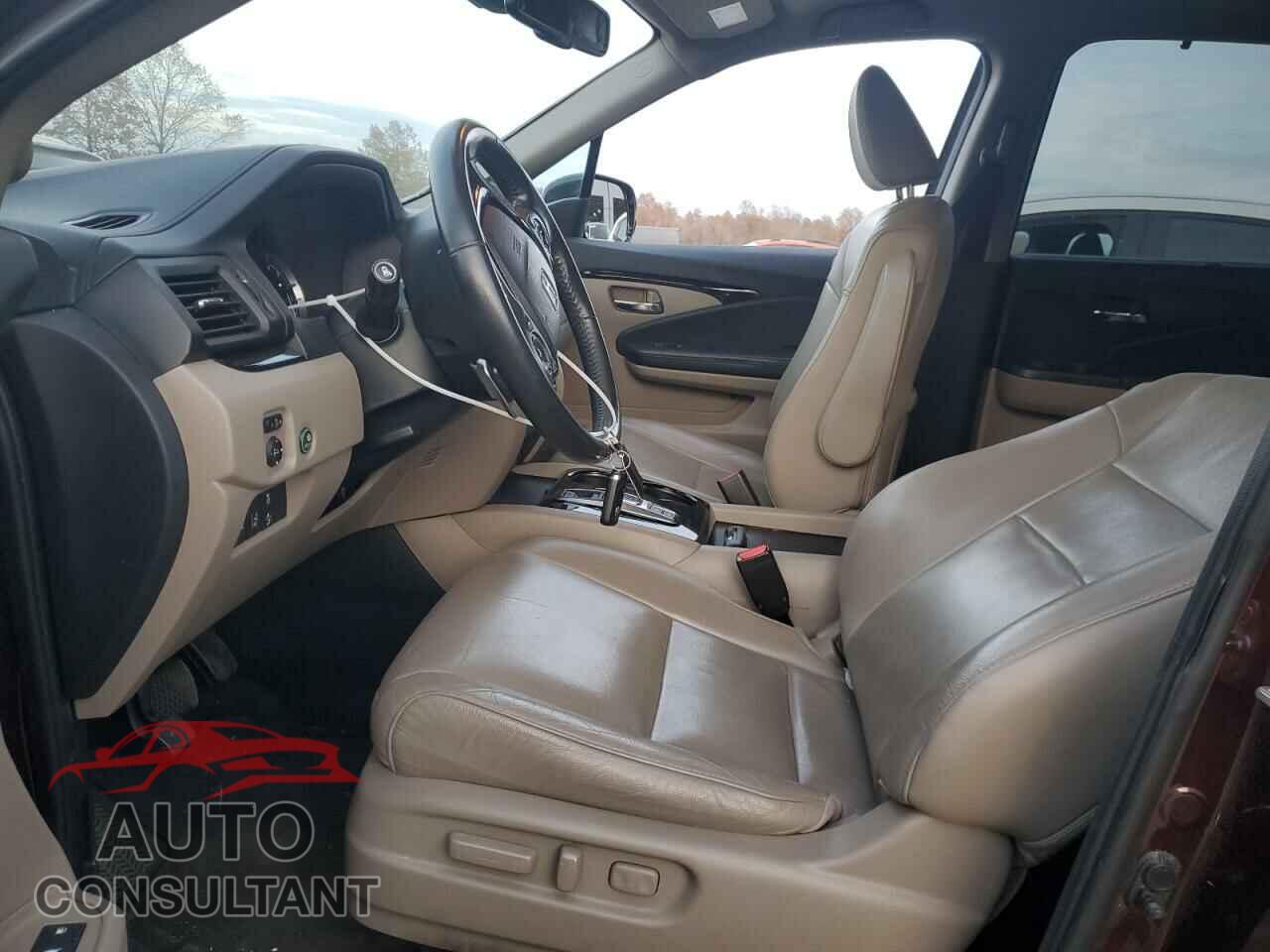 HONDA PILOT 2017 - 5FNYF6H96HB077590