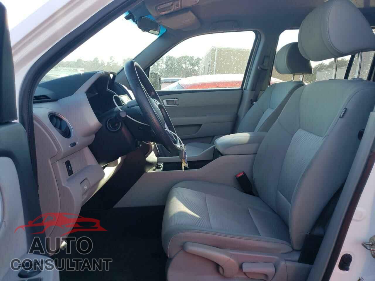 HONDA PILOT 2015 - 5FNYF3H28FB008110