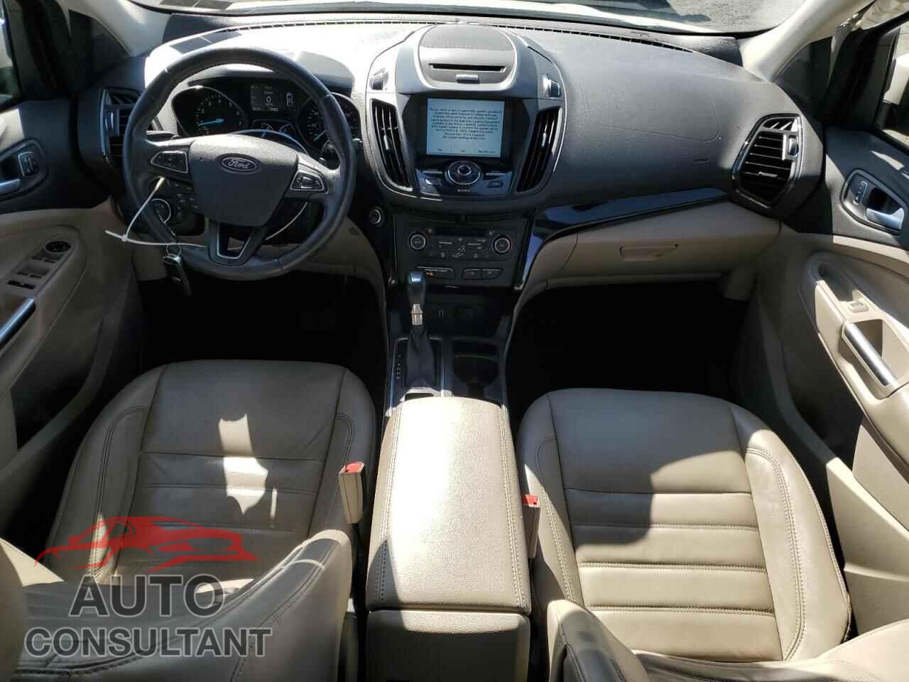 FORD ESCAPE 2017 - 1FMCU9JD4HUC58075