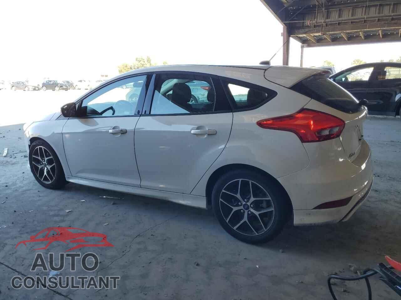FORD FOCUS 2015 - 1FADP3K25FL211043