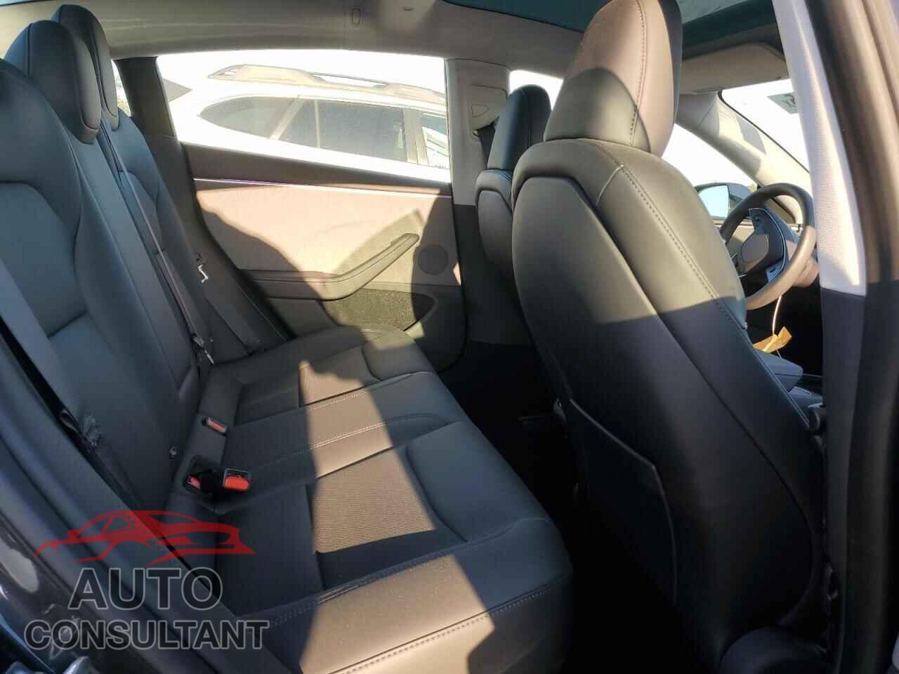 TESLA MODEL 3 2024 - 5YJ3E1EA4RF729381
