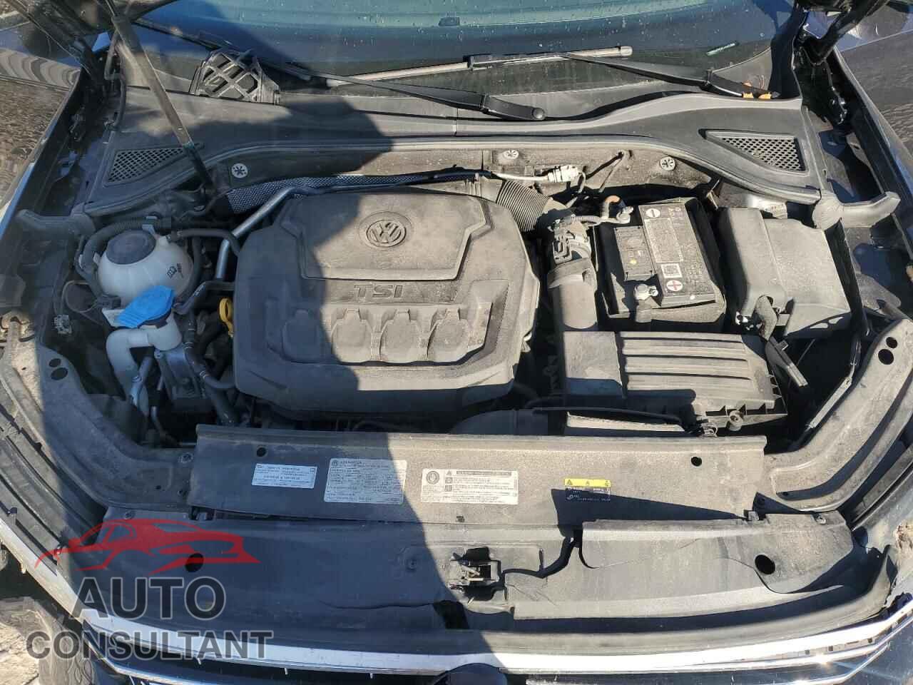 VOLKSWAGEN PASSAT 2018 - 1VWAA7A32JC021366