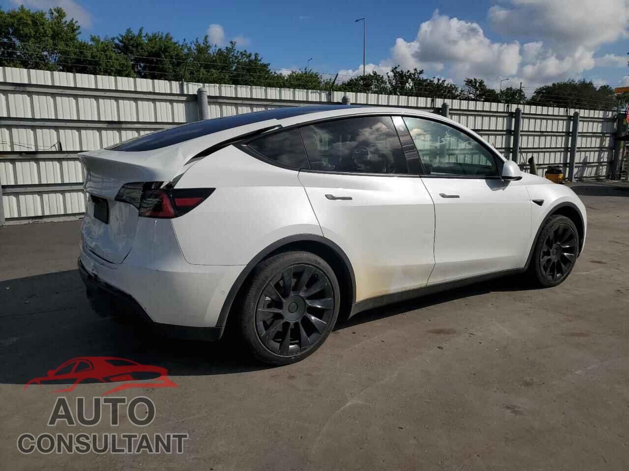 TESLA MODEL Y 2021 - 5YJYGDEDXMF103452