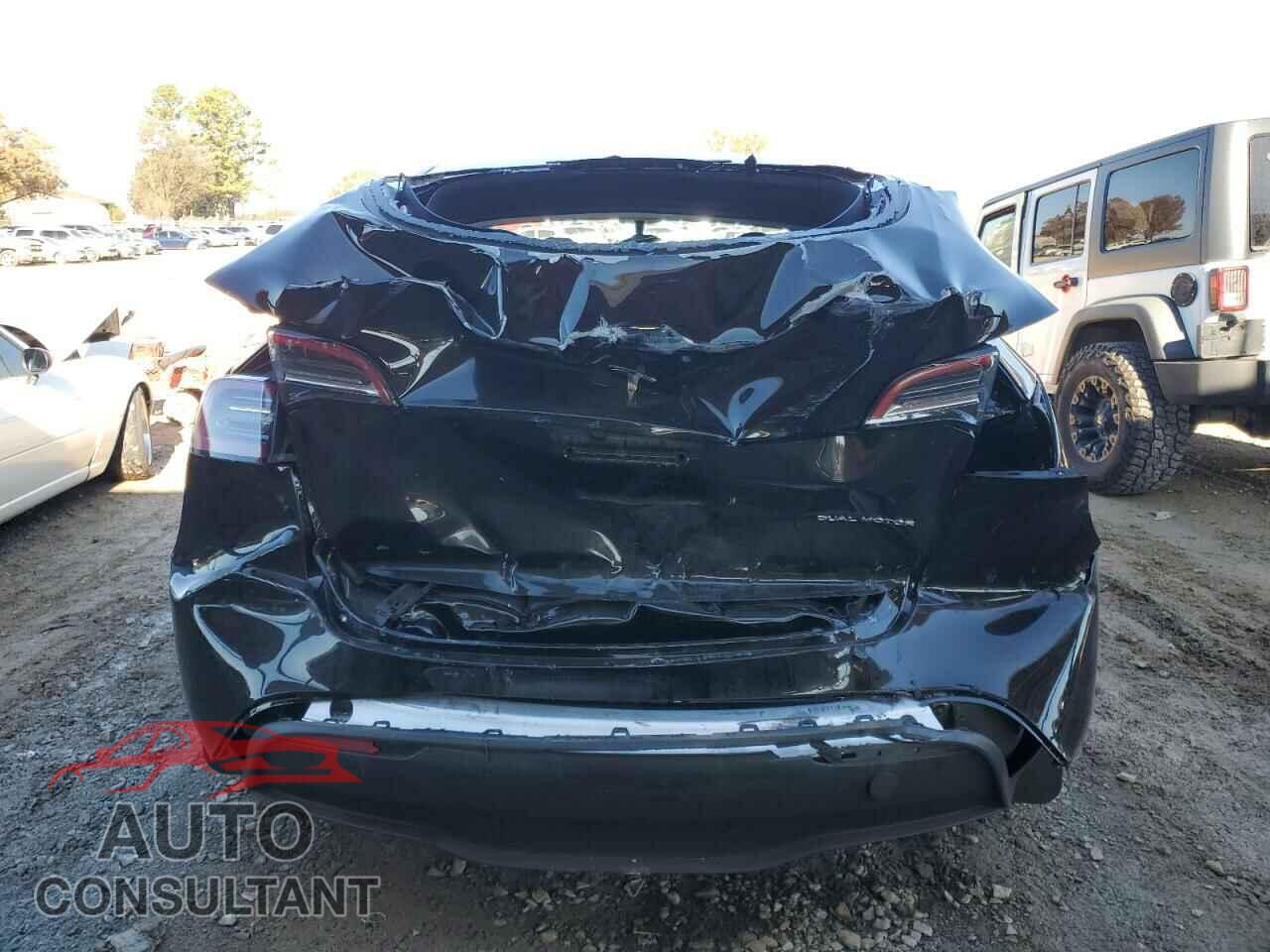 TESLA MODEL Y 2024 - 7SAYGDEE5RA270012