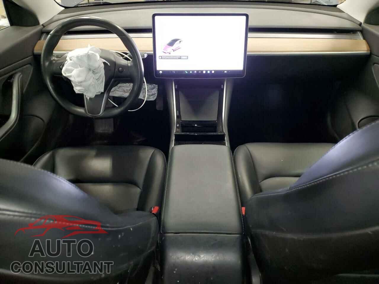 TESLA MODEL 3 2019 - 5YJ3E1EB5KF389107