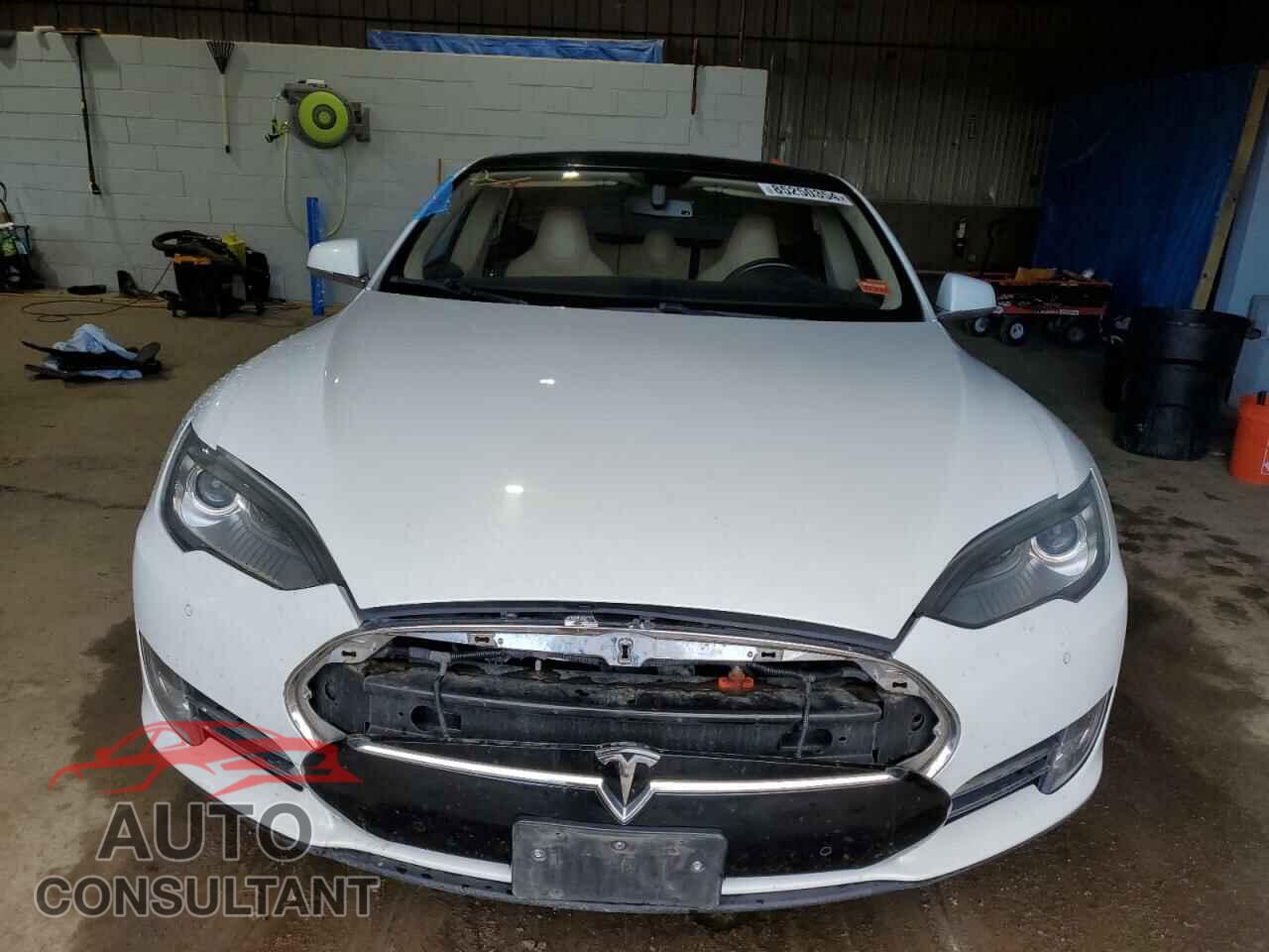 TESLA MODEL S 2013 - 5YJSA1CN6DFP22972