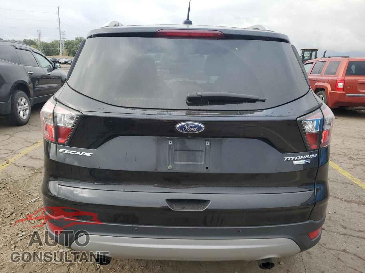 FORD ESCAPE 2017 - 1FMCU9J9XHUB01565