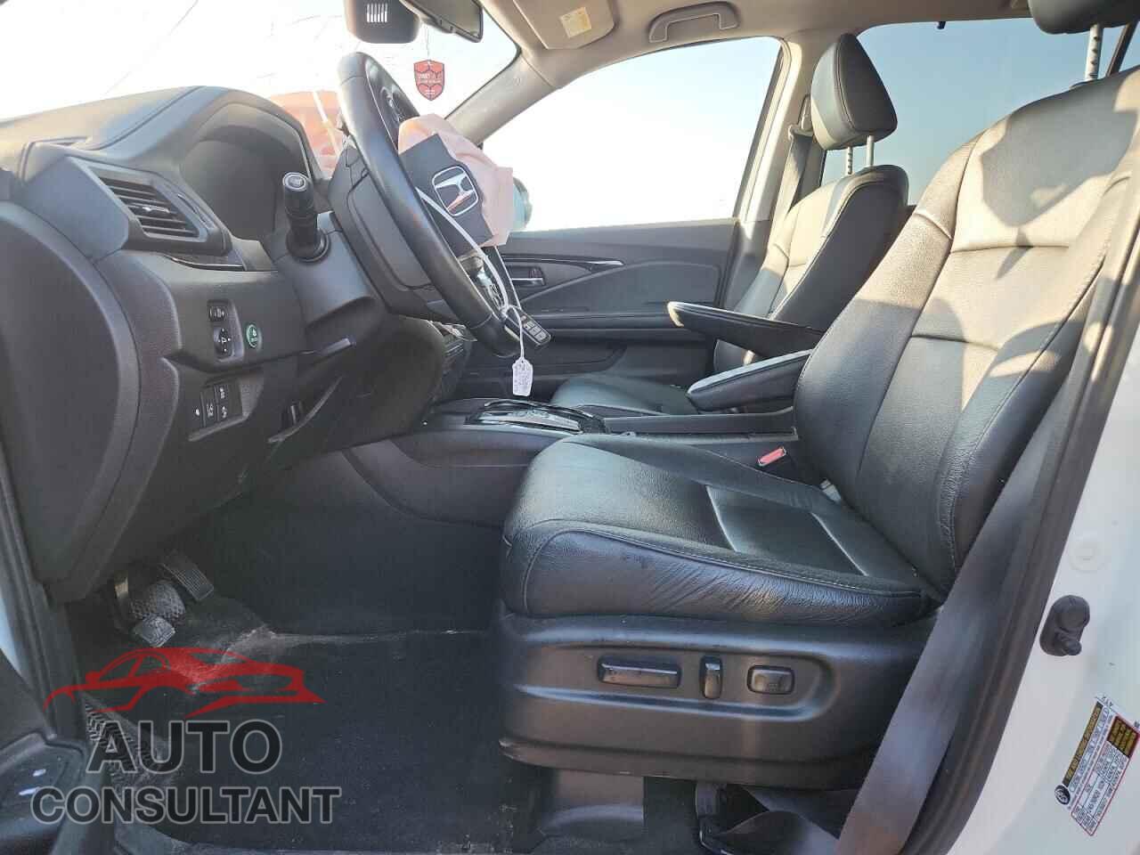 HONDA PILOT 2017 - 5FNYF6H94HB061937
