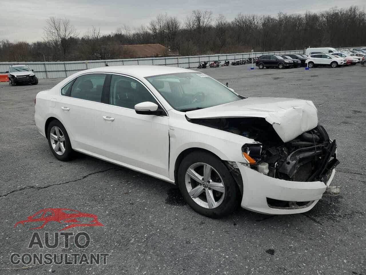VOLKSWAGEN PASSAT 2014 - 1VWAT7A30EC028672