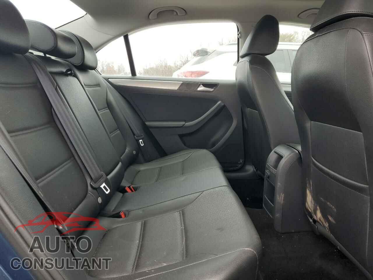VOLKSWAGEN JETTA 2017 - 3VWDB7AJXHM411178