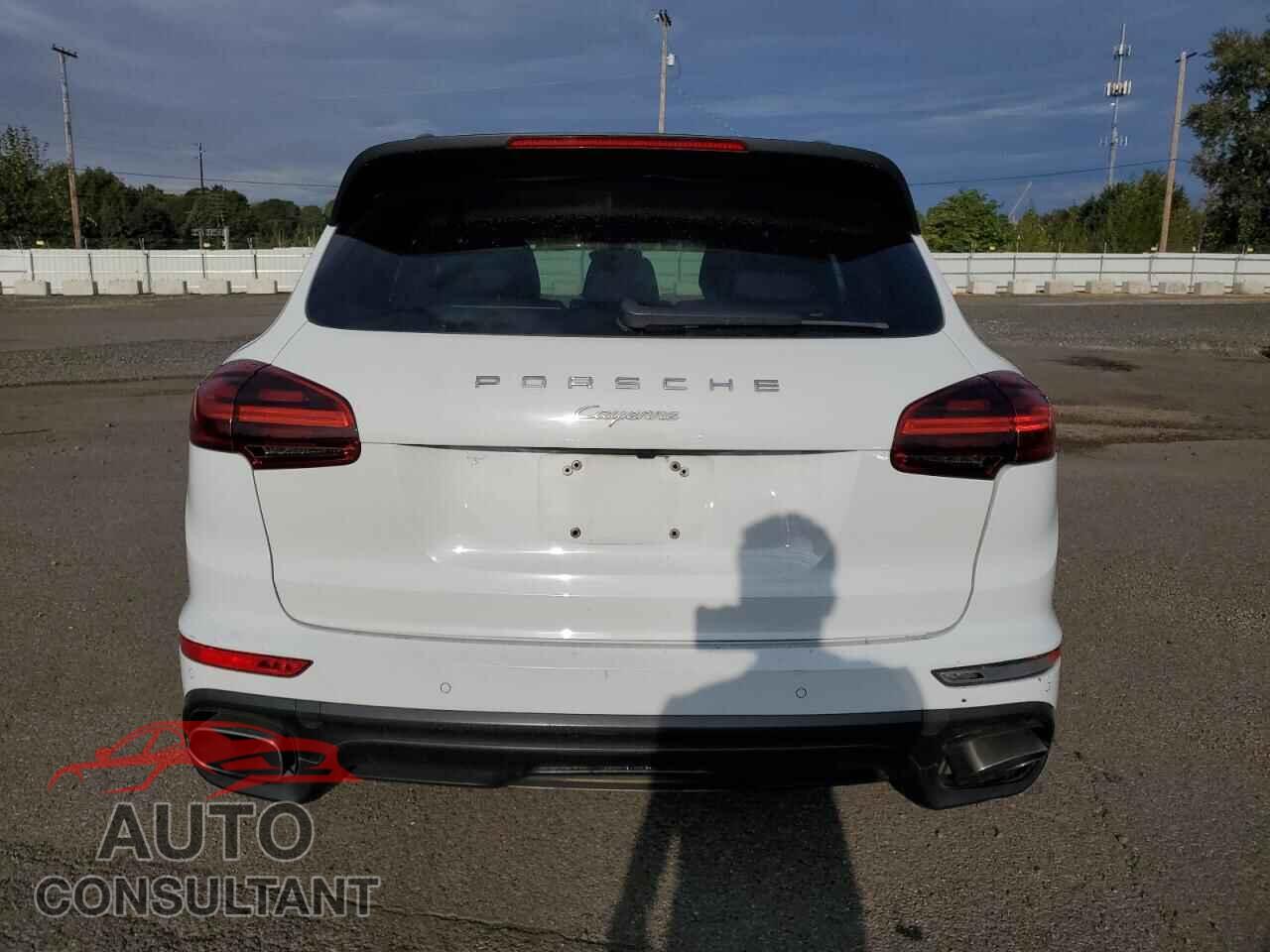 PORSCHE CAYENNE 2016 - WP1AA2A29GLA06500