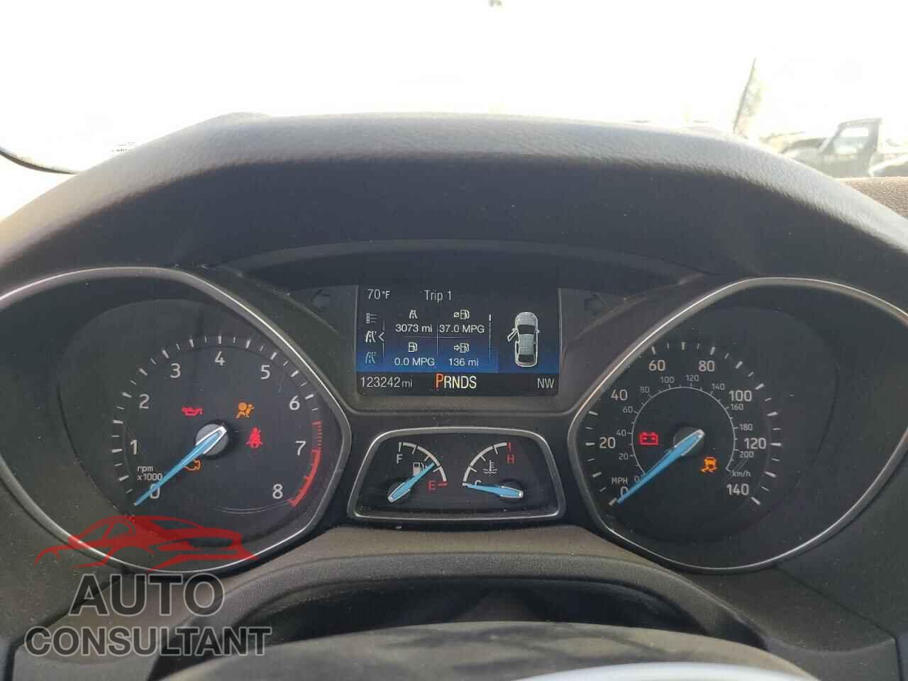 FORD FOCUS 2015 - 1FADP3F23FL300930