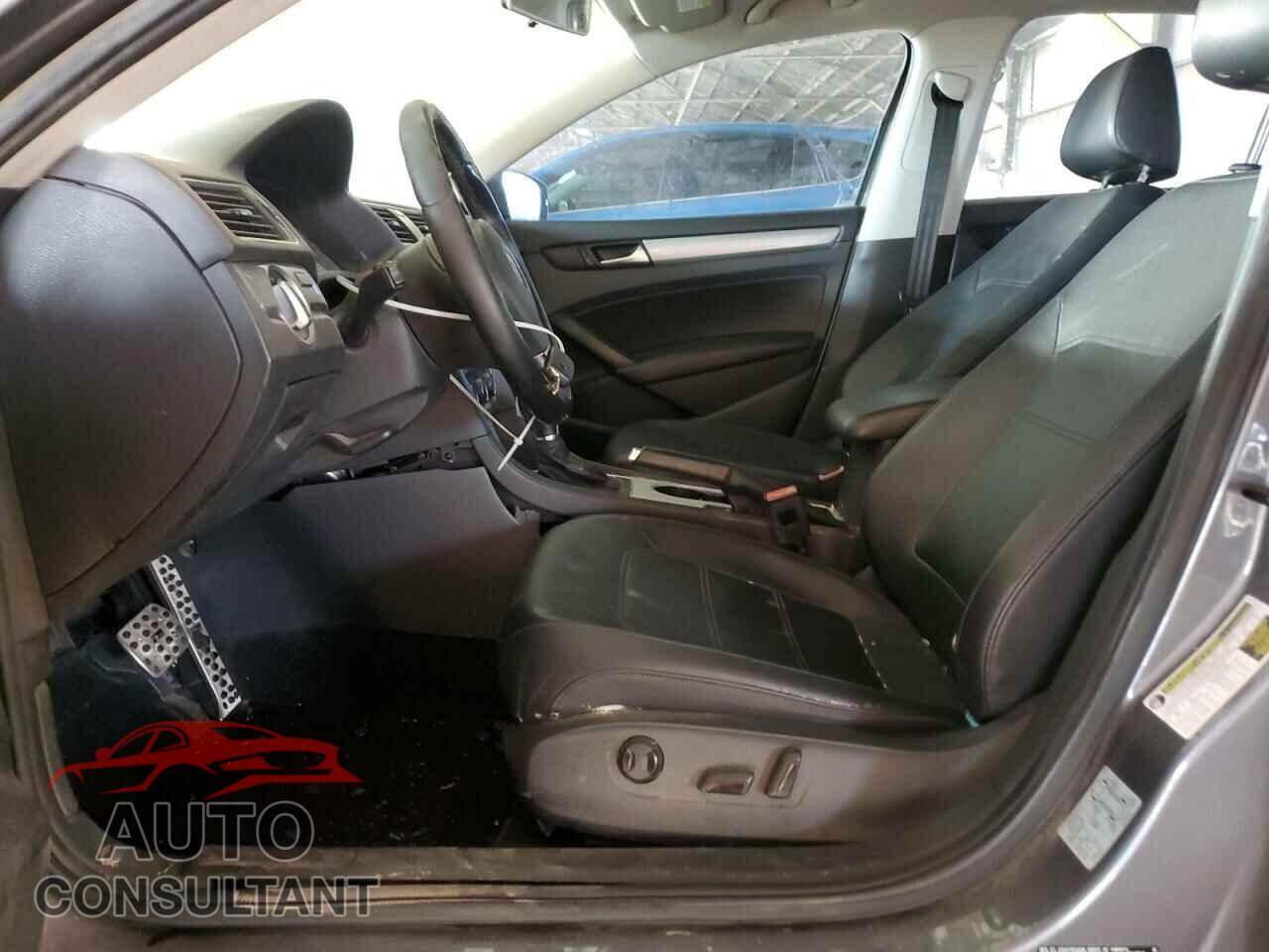 VOLKSWAGEN PASSAT 2014 - 1VWAT7A35EC100207