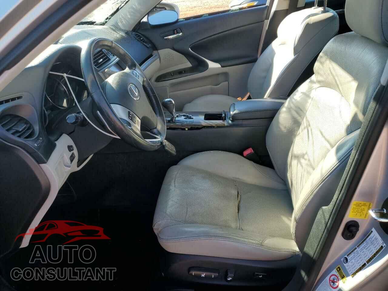 LEXUS IS 2011 - JTHCF5C22B5052420