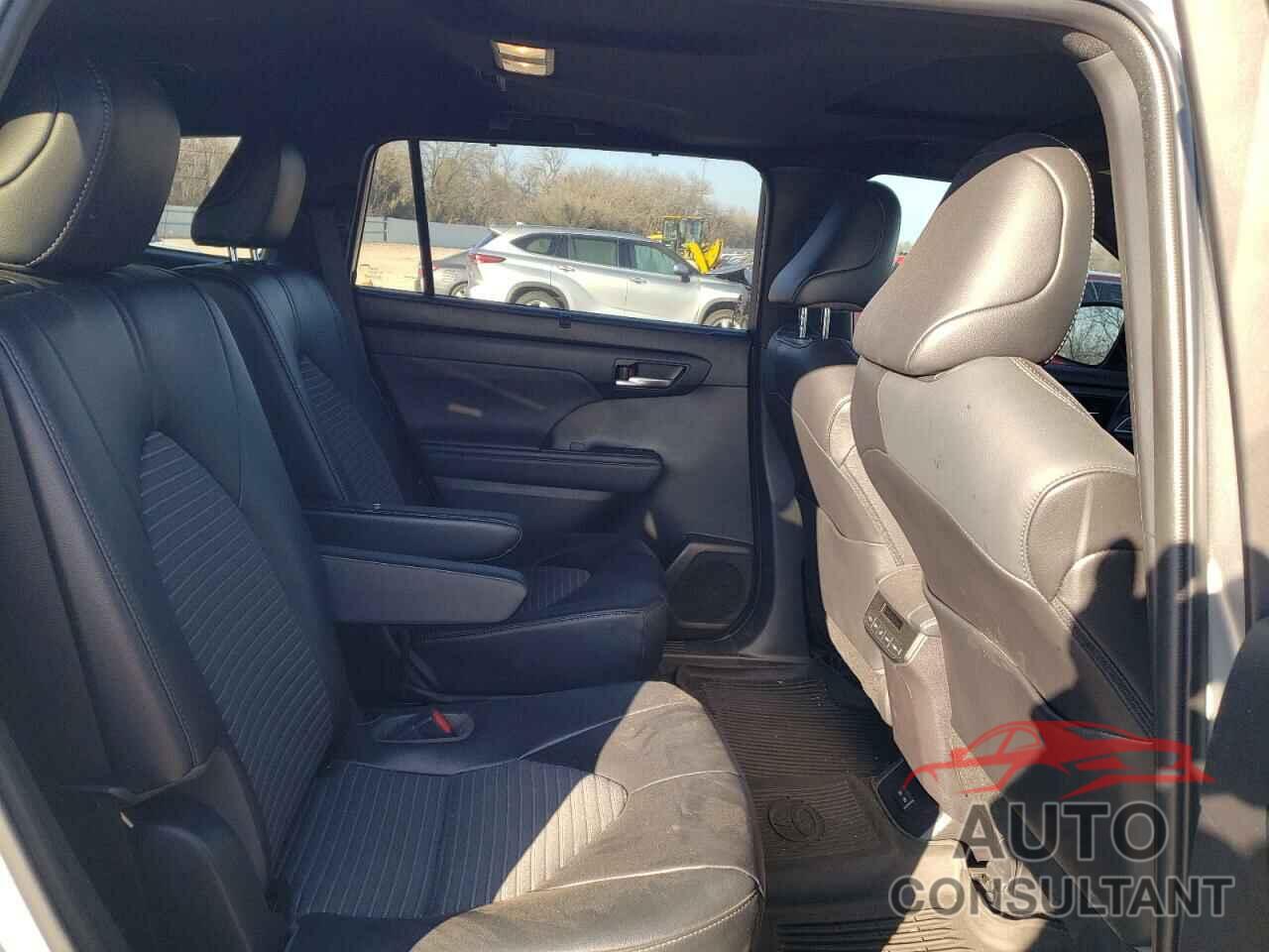 TOYOTA HIGHLANDER 2022 - 5TDLZRAH9NS134702