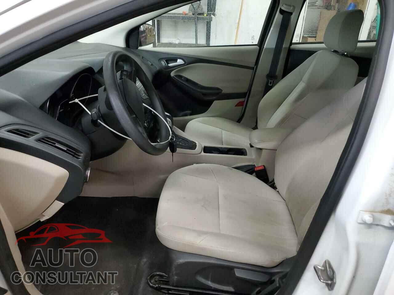 FORD FOCUS 2015 - 1FADP3F20FL241951