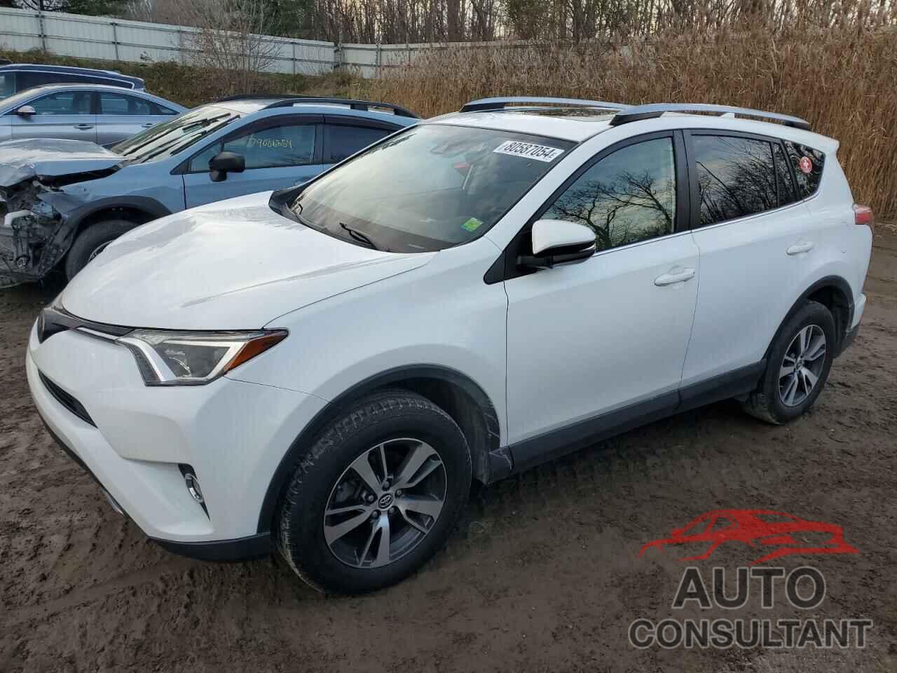 TOYOTA RAV4 2017 - JTMRFREV1HJ707645