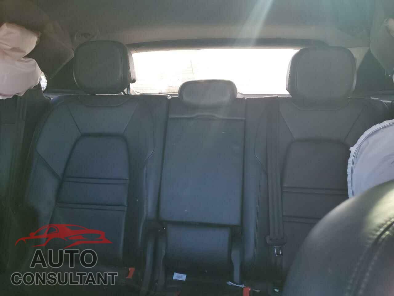 PORSCHE CAYENNE 2019 - WP1AA2AY8KDA05183
