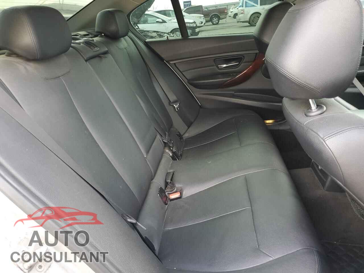 BMW 3 SERIES 2013 - WBA3C1C5XDF444150
