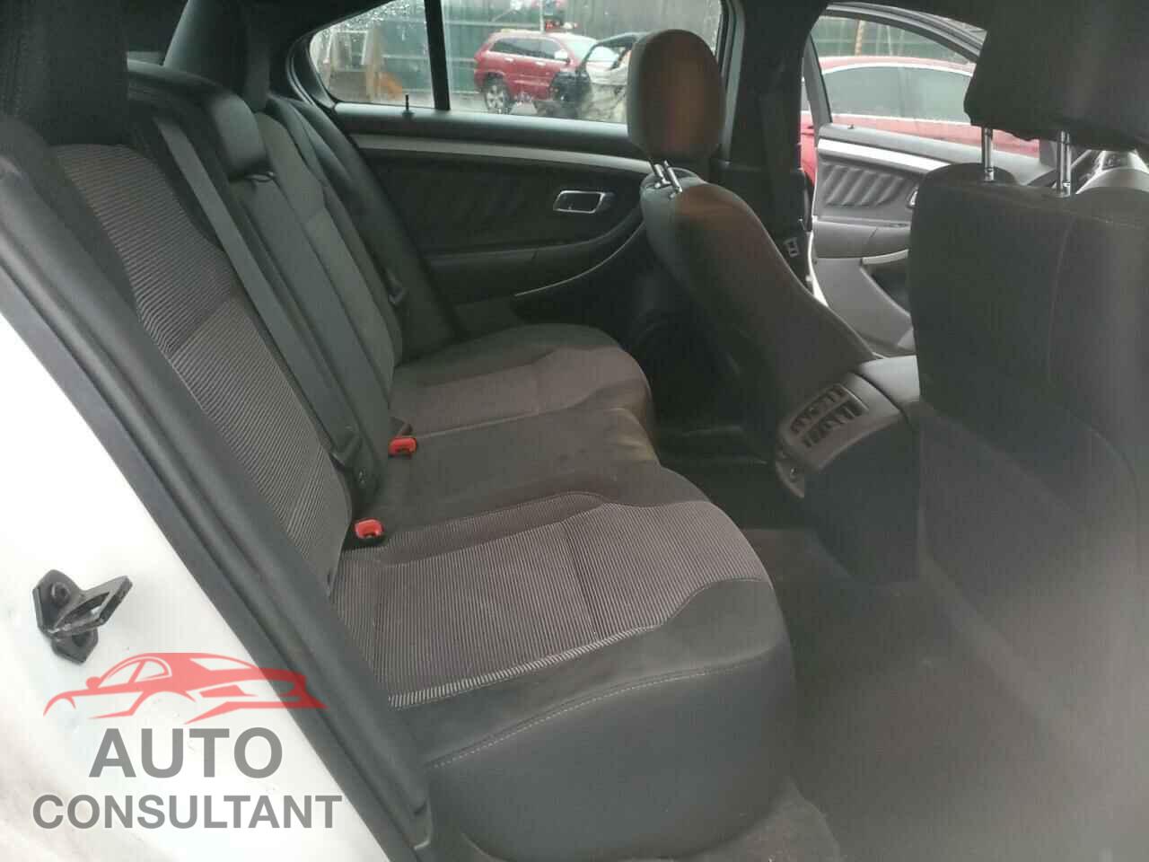 FORD TAURUS 2018 - 1FAHP2E84JG116731