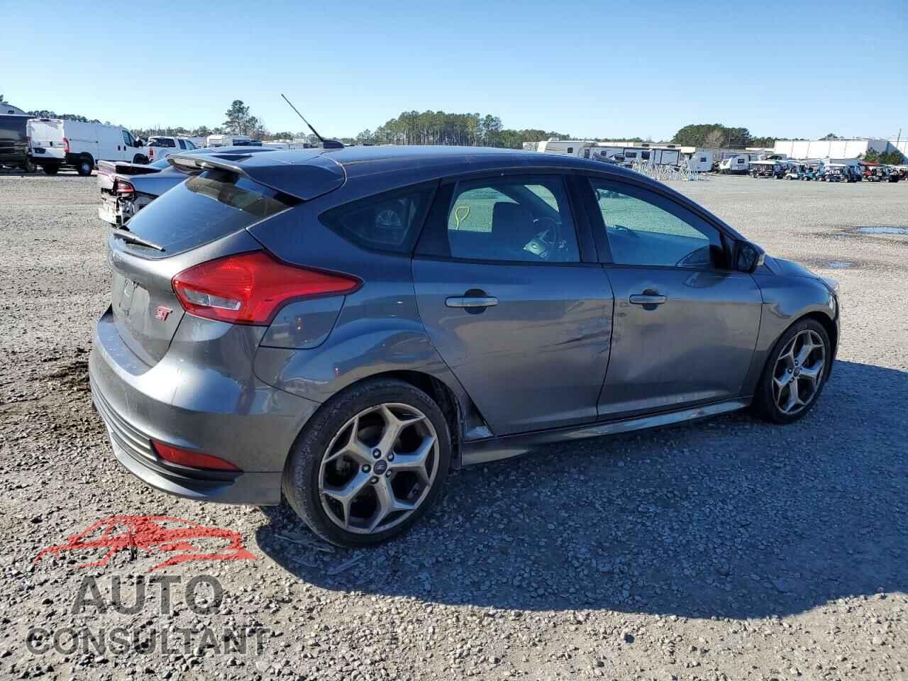 FORD FOCUS 2015 - 1FADP3L92FL372526