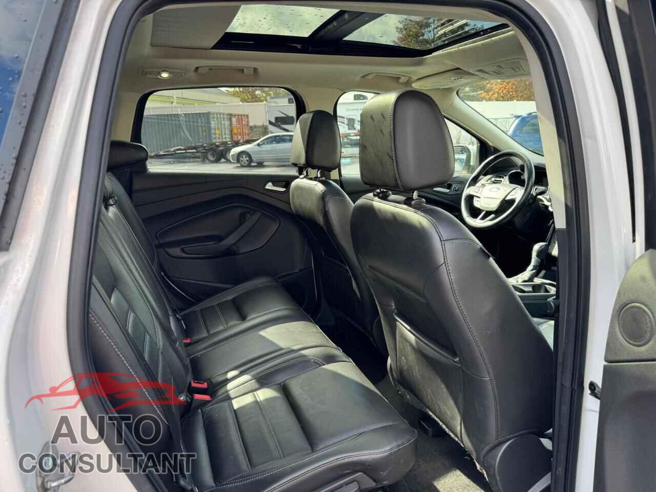 FORD ESCAPE 2017 - 1FMCU9JD7HUE28039