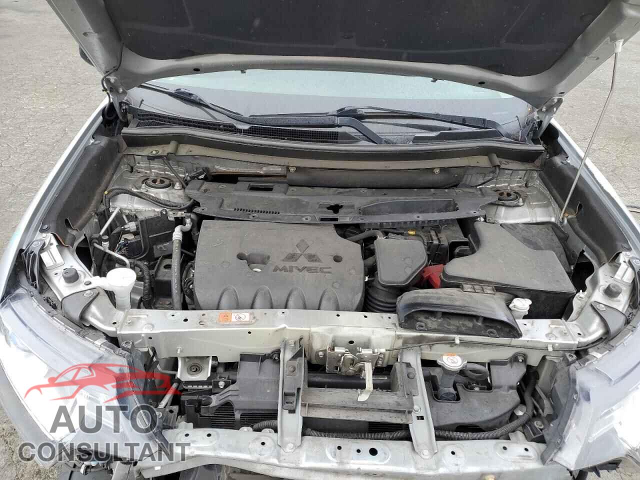 MITSUBISHI OUTLANDER 2018 - JA4AD2A31JZ052824