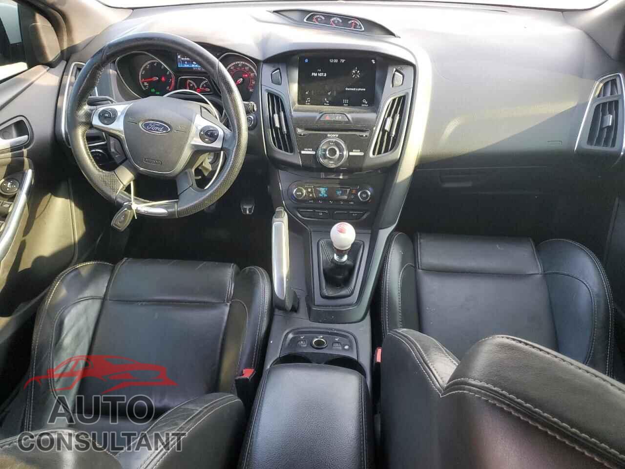 FORD FOCUS 2014 - 1FADP3L9XEL117119