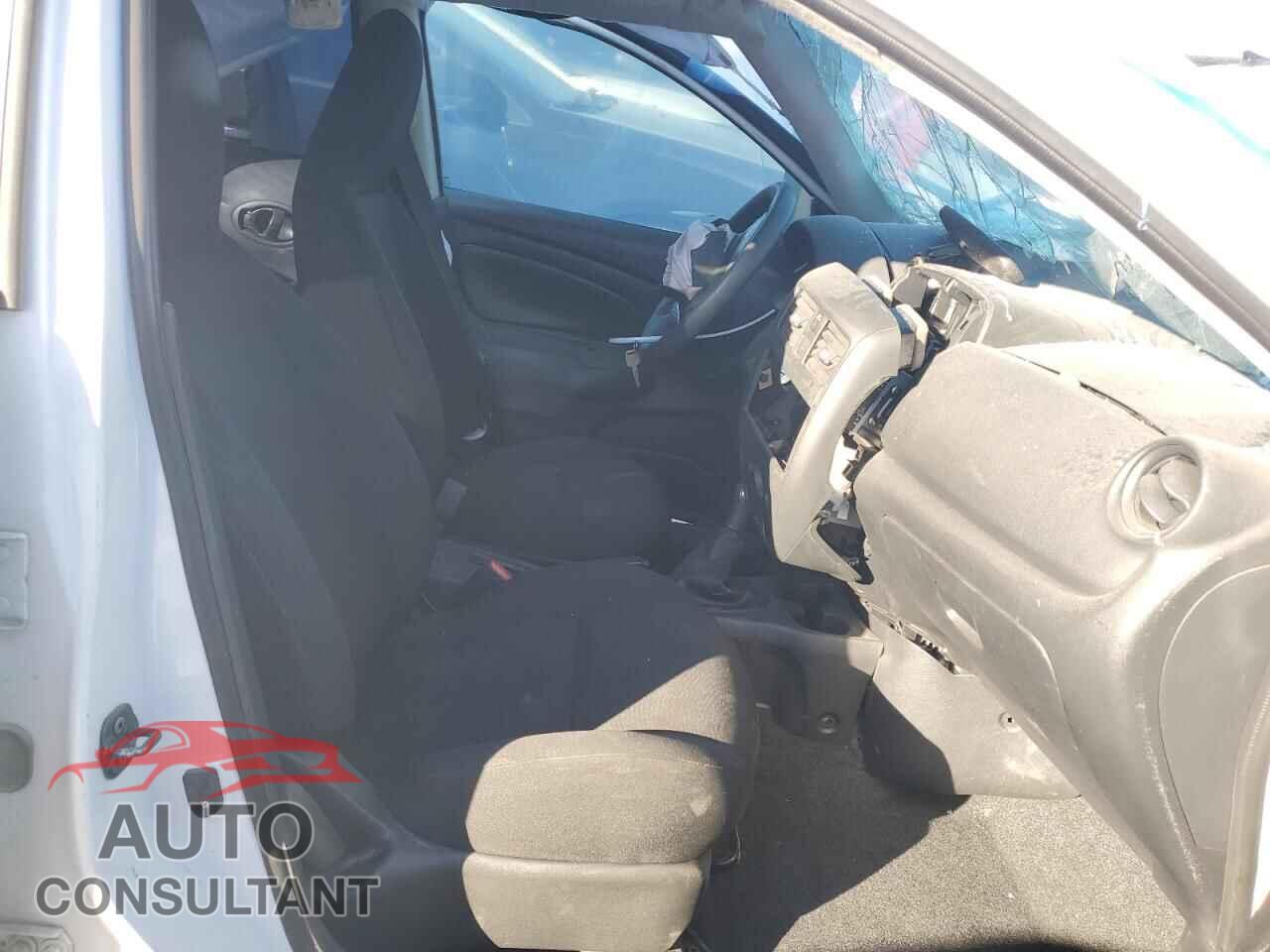 NISSAN VERSA 2015 - 3N1CN7AP1FL907941