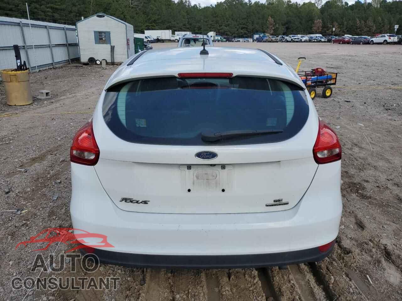 FORD FOCUS 2015 - 1FADP3K21FL203649