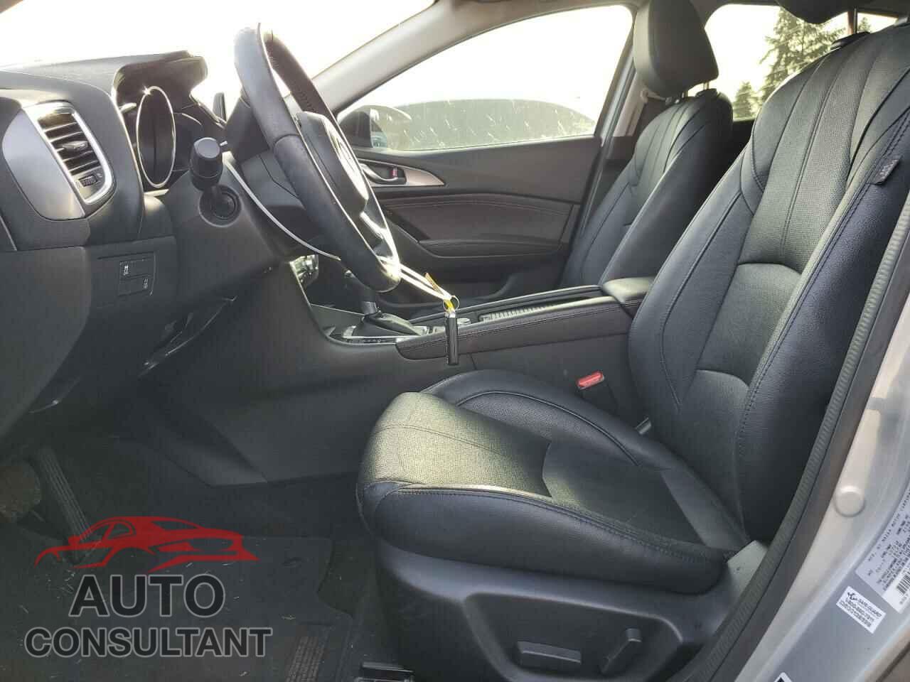 MAZDA 3 2018 - JM1BN1M30J1156328