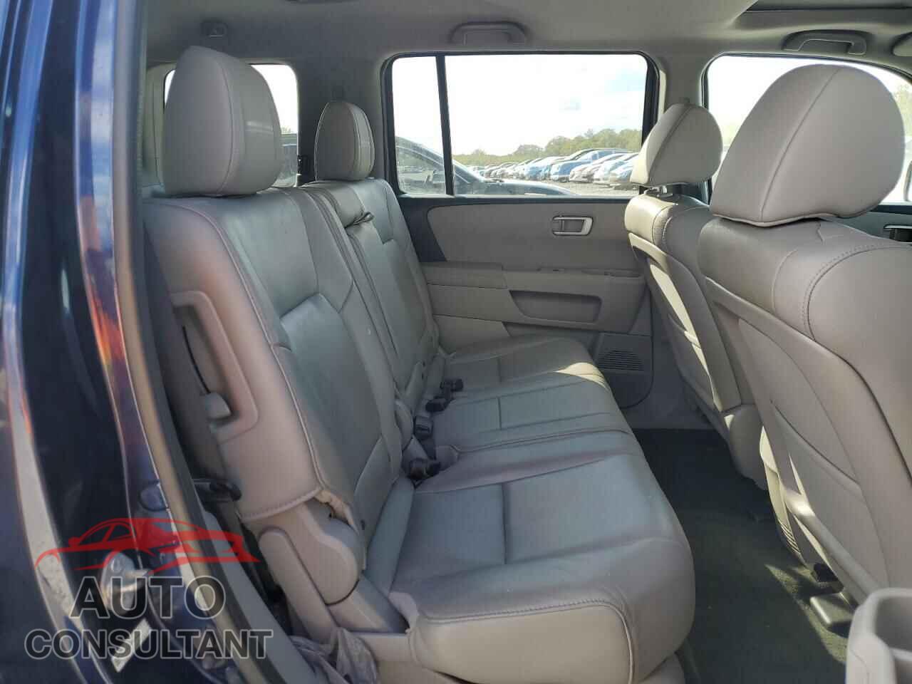 HONDA PILOT 2015 - 5FNYF3H56FB010089