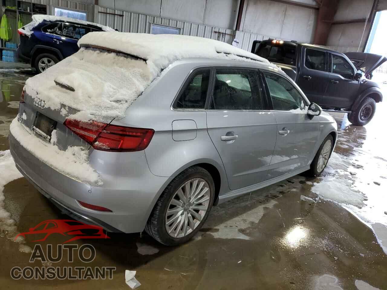 AUDI A3 2017 - WAUTPBFF0HA086574